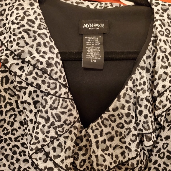 Sleeveless business dress, animal print top - Picture 2 of 4